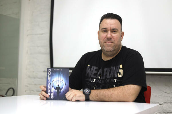 IVAN ĐIKOVIĆ NOVO IME NA KNJIŽEVNOJ SCENI! IT stručnjak autor naučnofantastičnog romana "Energokinetički gambit"