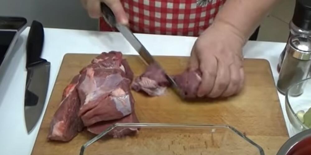 Sečenje mesa za gulaš