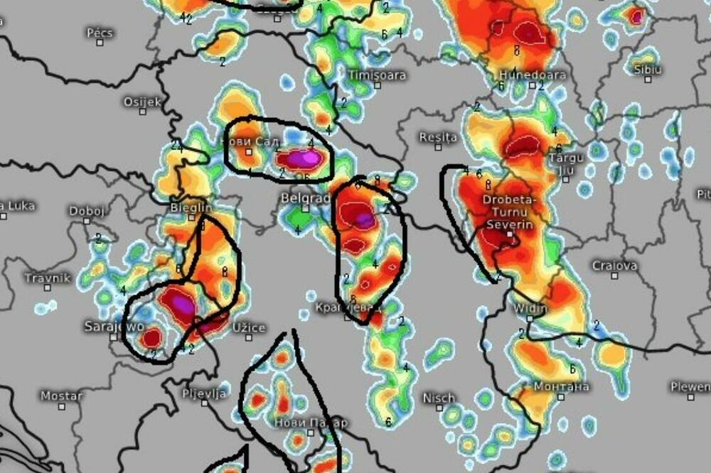 POGLEDAJTE KAKO ZASTRAŠUJUĆI OBLACI JURCAJU KA SRBIJI: Meteorolog objavio mapu, evo kad stižu! (FOTO)