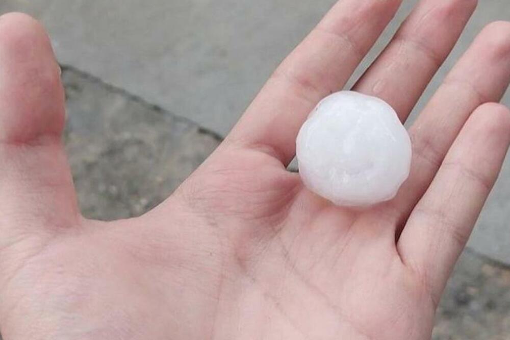 PLJUSKOVI I GRAD OKOVALI GRADOVE U SRBIJI: Ulice potopljene, a OLUJČINA tek stiže u OVE DELOVE (FOTO/VIDEO)