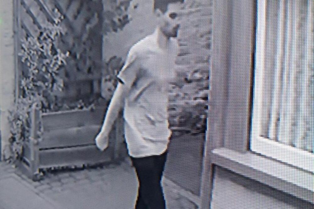 ON JE OSUMNJIČEN ZA UBISTVO DEVOJČICE (9) NASRED ULICE: Policija ga traži po celom gradu! (FOTO)