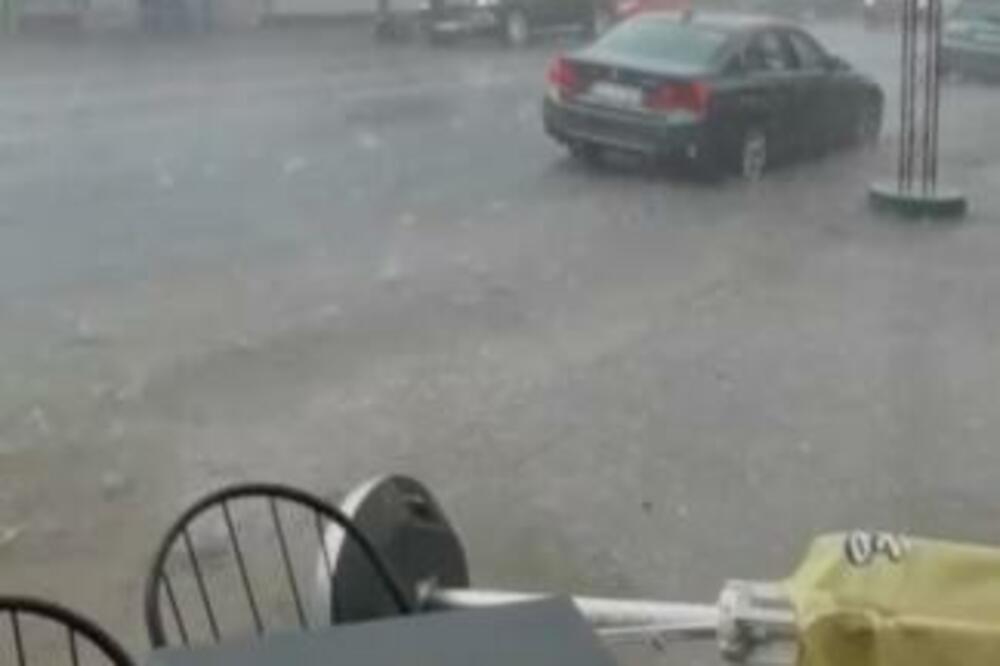 OLUJNO NEVREME TUTNJI SRBIJOM: Kiša potopila ULICE, u pojedinim gradovima "tukao" i GRAD! (VIDEO)