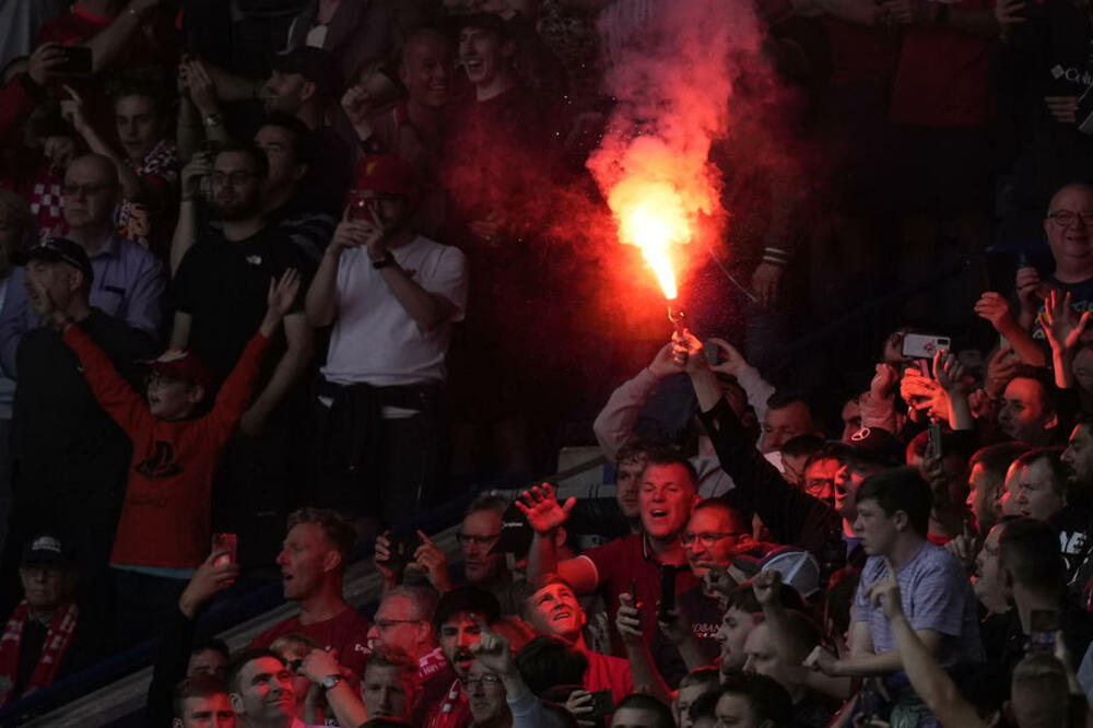 VELIKA SRAMOTA U ENGLESKOJ! Liverpulovi navijači iskazali svoje nezadovoljstvo! (VIDEO)
