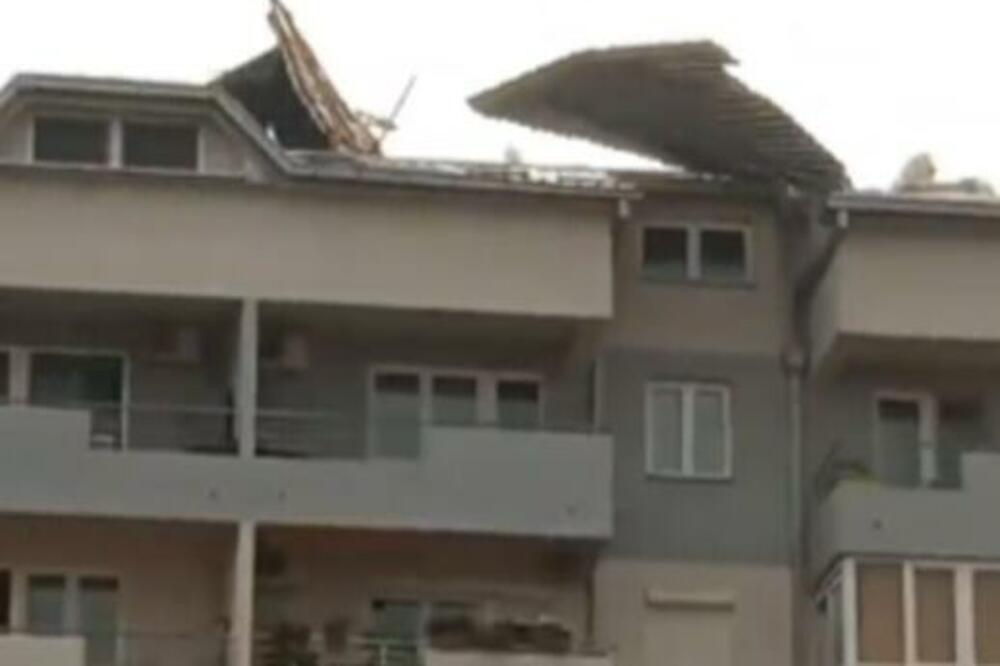 DRAMATIČNE SCENE IZ LESKOVCA: Snažan vetar iščupao KROV sa zgrade (VIDEO)