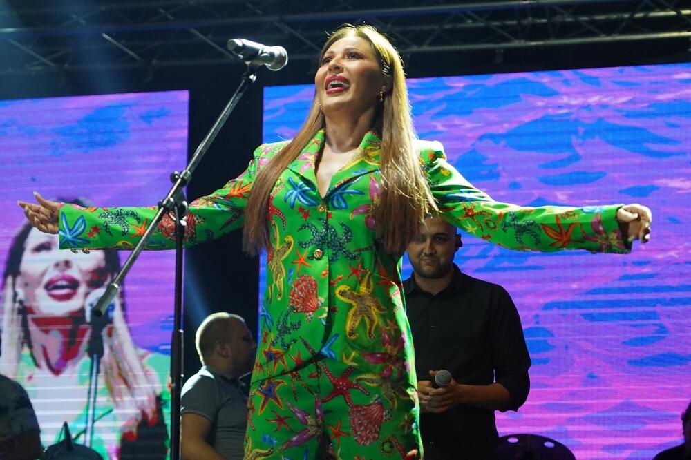 ESPRESO NA CECINOM KONCERTU! Došla na Ub i OBORILA REKORD: Sada je jasno zašto je zovu SRPSKA MAJKA!