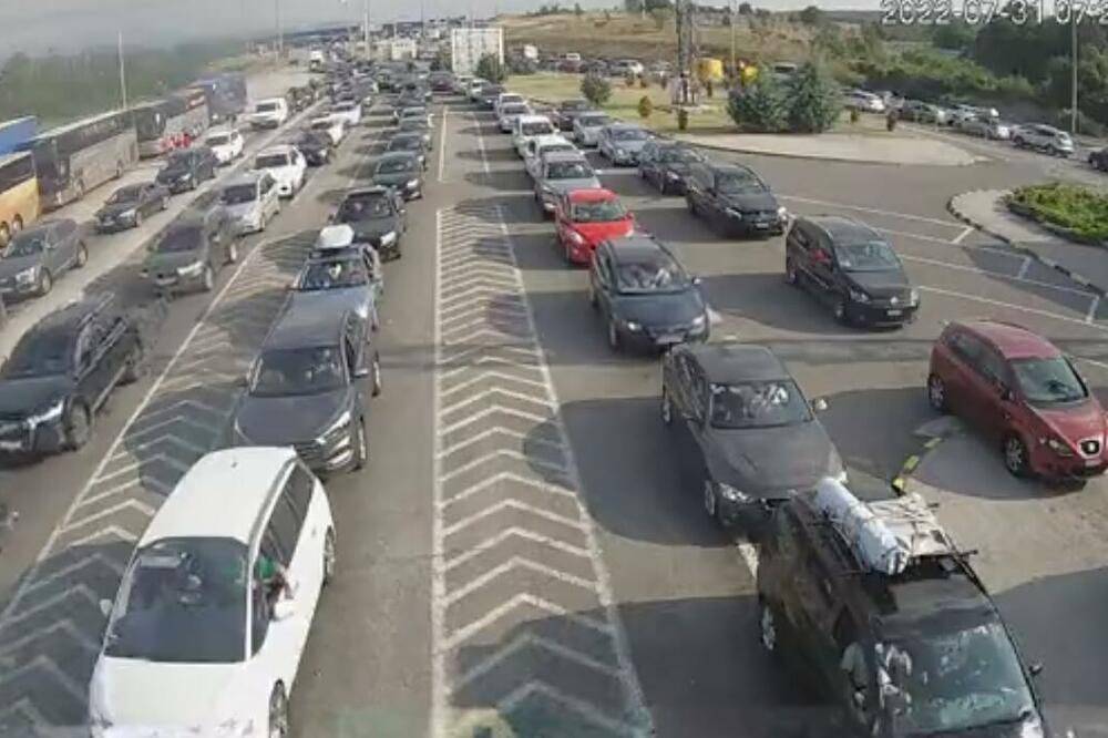 SRBI ZAGLAVLJENI NA HORGOŠU POSLE BOŽIĆA: "Čekamo 11 sati"