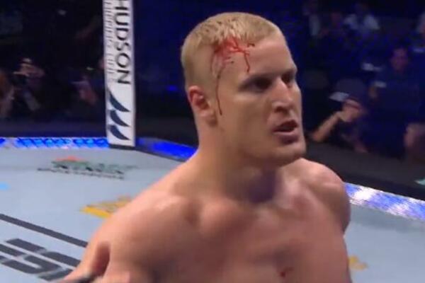 PAVLOVIČ NOKAUTIRAO 'CRNU ZVER' U 1. RUNDI: Amerikanac nije znao šta se dešava! (VIDEO)