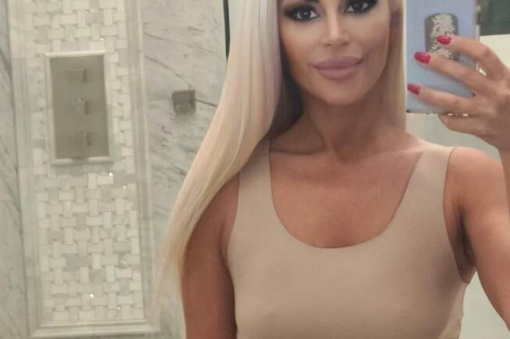 POTROŠILA PREKO 70.000 EVRA DA BI IZGLEDALA KAO BARBIKA: Postala je ZVEZDA zbog svoje FANTAZIJE (FOTO)