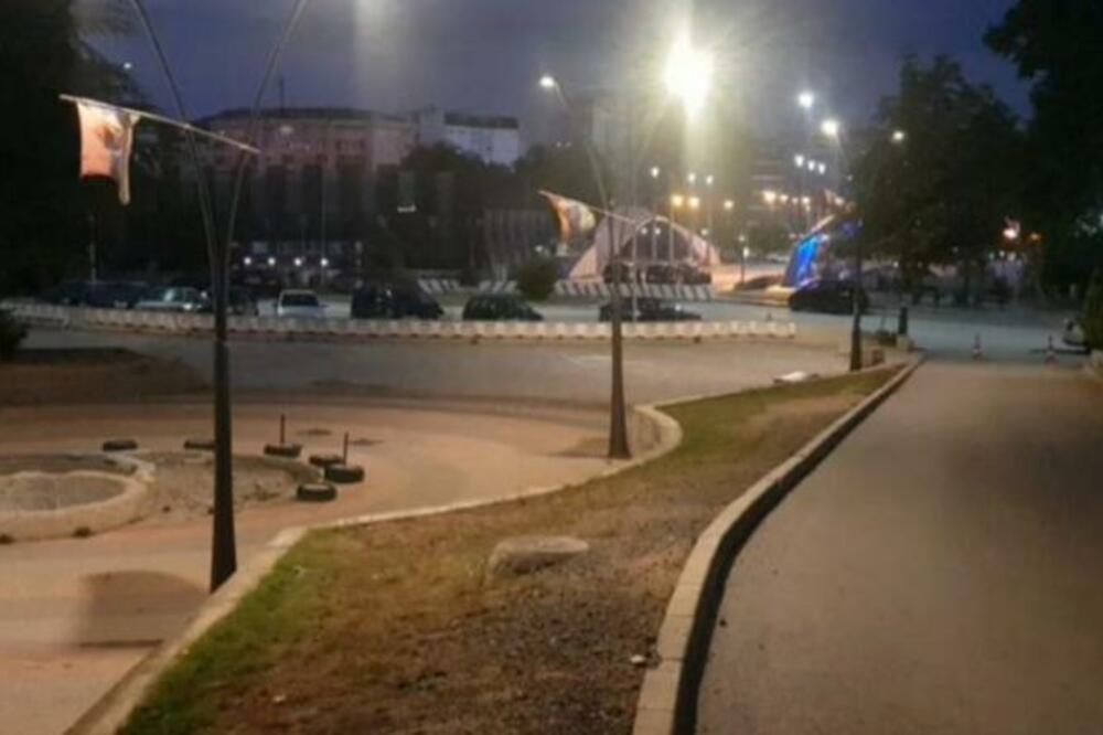 JUTRO MIRNO NAKON SINOĆNE PUCNJAVE U ZUBINOM POTOKU: Srbi 17. dan na BARIKADAMA na Severu Kosova