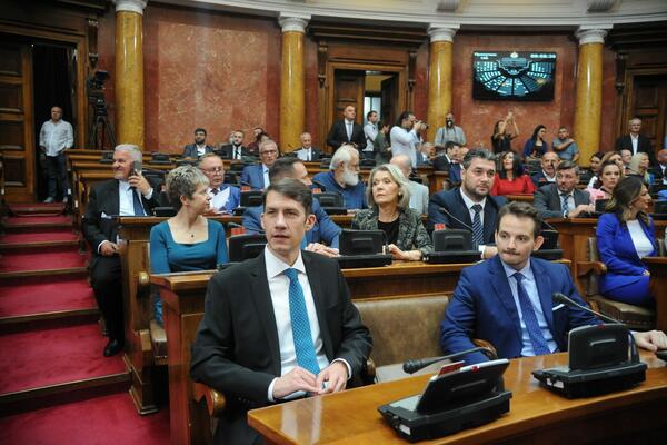 SUTRA SEDNICA SKUPŠTINE SRBIJE: Na dnevnom redu Zakon o ministarstvima!