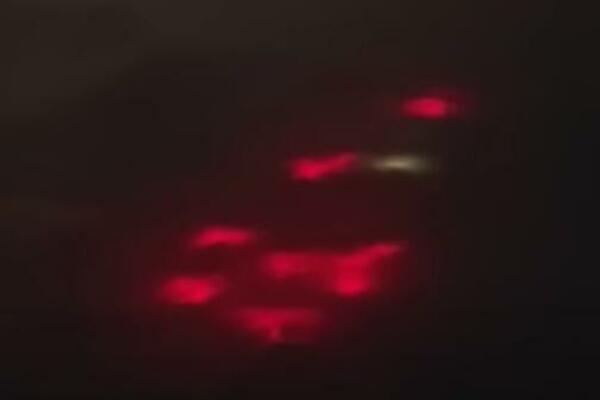 ŠTA SE DEŠAVA SA NEBOM IZNAD PACIFIKA? Snimio MISTERIOZNA SVETLA, mislio da je usred VANZEMALJSKE INVAZIJE! (VIDEO)