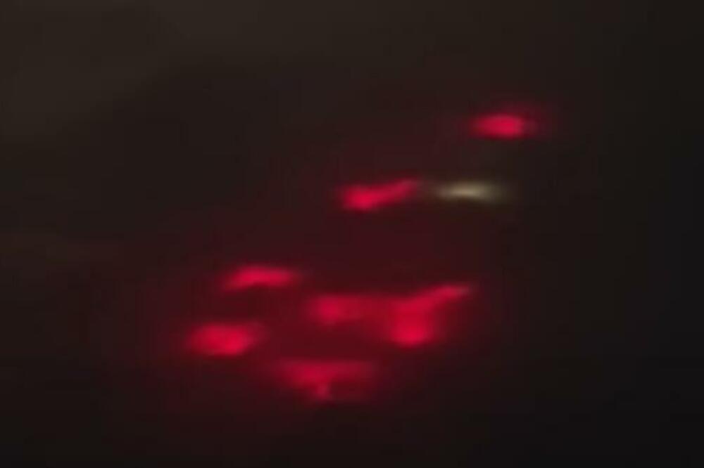 ŠTA SE DEŠAVA SA NEBOM IZNAD PACIFIKA? Snimio MISTERIOZNA SVETLA, mislio da je usred VANZEMALJSKE INVAZIJE! (VIDEO)