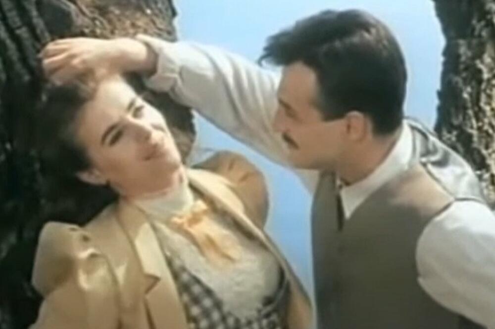 IZAŠLE VRELE SCENE SNEŽANE BOGDANOVIĆ: Cela NACIJA gledala ŠTA RADE NA TV-u (FOTO)