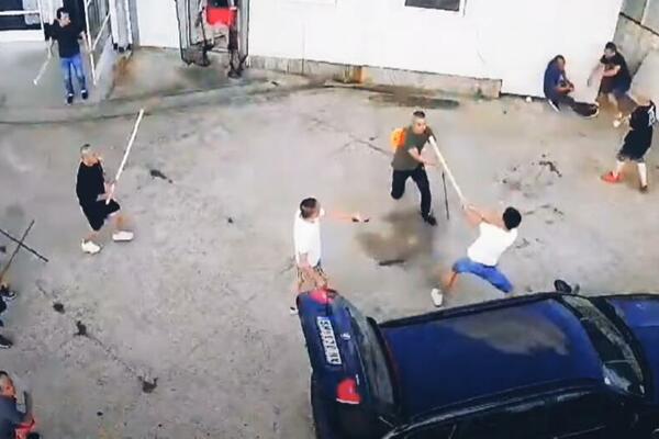 POTEZALE SE MAČETE, NOŽEVI, STOLICE LETELE NA SVE STRANE: Pogledajte masovnu makljažu u Boru! (VIDEO)