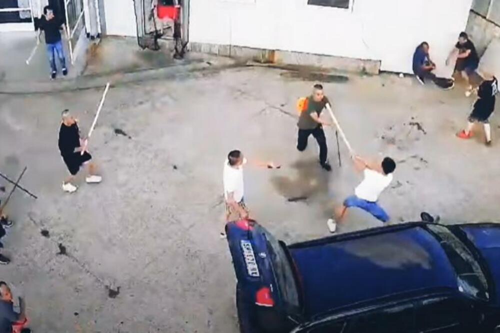 POTEZALE SE MAČETE, NOŽEVI, STOLICE LETELE NA SVE STRANE: Pogledajte masovnu makljažu u Boru! (VIDEO)