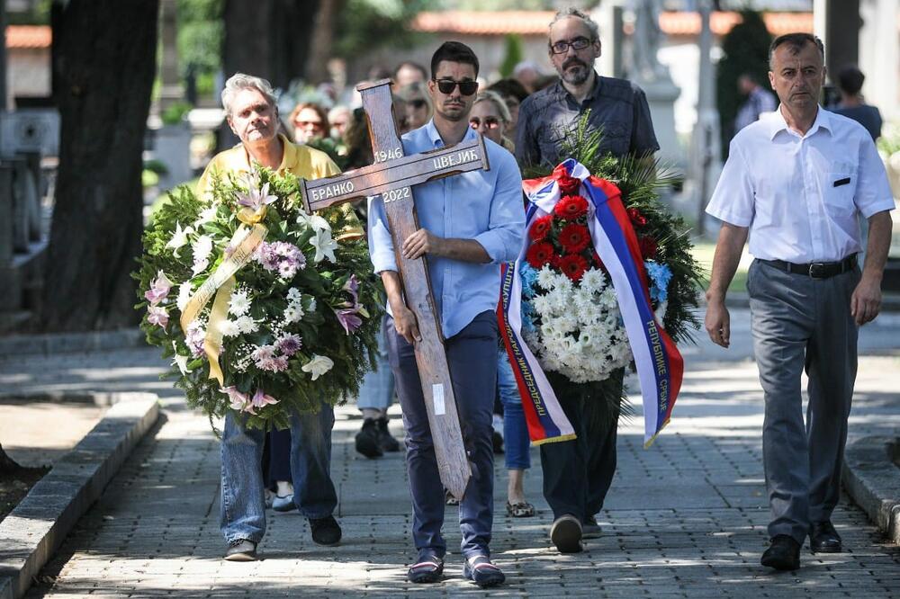 DA LI JE MOGUĆE DA JE OVOLIKI BROJ LJUDI DOŠAO DA SAHRANI BRANKA CVEJIĆA? Ovo se GODINAMA NIJE DESILO, pravi ŠOK!