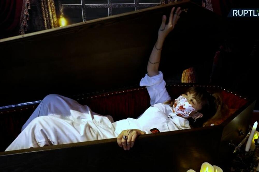 OD MRTVAČKIH SANDUKA DIZAJNIRALI KREVETE: Bizarni TREND uzima maha, pa da li je ovo MOGUĆE? (FOTO)