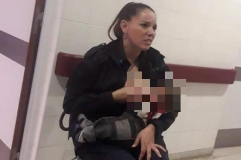 POLICAJKA JEDNIM GESTOM ZAPANJILA KOLEGE: Izvadila je pred svima, bilo je jače od nje! (FOTO)