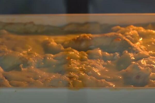 ŠLJIVOPITA KAKVU NISTE PROBALI! Magija ukusa, CURI i TOPI se kada je zagrizete (RECEPT + VIDEO)