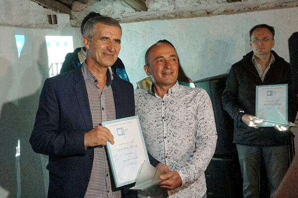 NAGRADA ZA FILM "CRNA TAČKA EVROPE: Veliki uspeh Nemanje Stankovića, urednika i novinara Kurir televizije