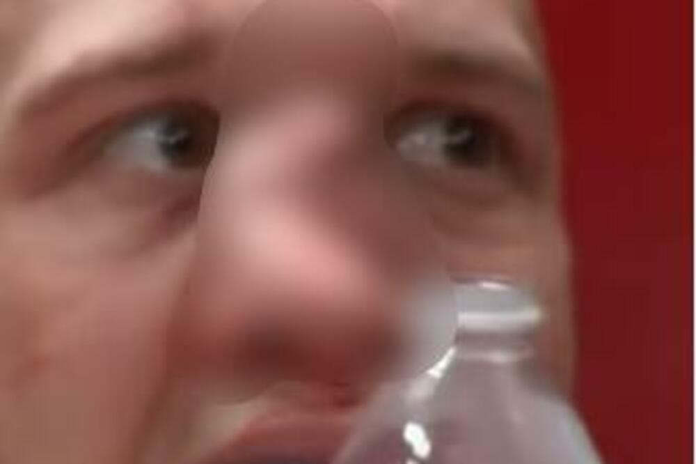 UPOZORENJE! Uznemirujuć snimak: NEMILOSRDNOST MMA BORBE! Lom nosa koji boli i na pogled! (VIDEO)