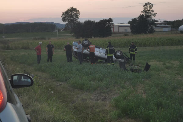 HAOS NA AUTO-BUTU KOD BATAJNICE! Sudarila se dva šlepera, stvara se gužva