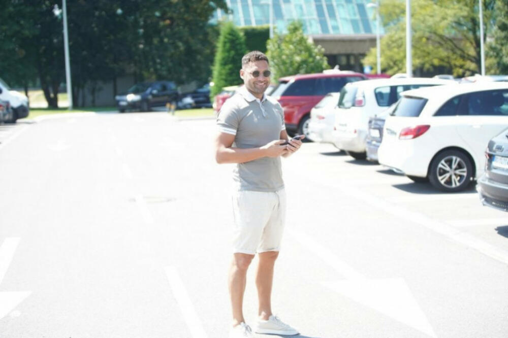 VRELA PLAVUŠA JE TADA OBJAVILA INTIMNU FOTKU SA DUŠKOM TOŠIĆEM: Goli su, ona u ČIZMAMA, sve se desilo u KREVETU