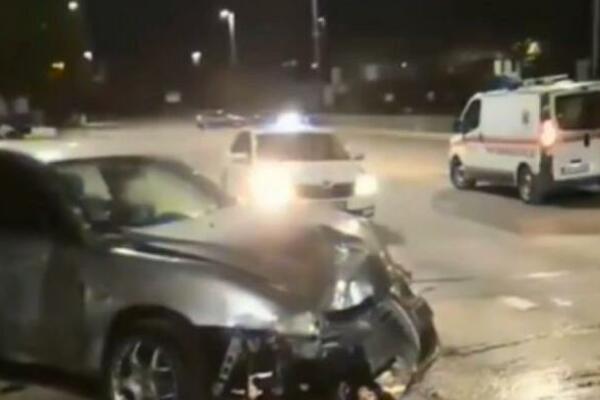 DRAMA U LUČANIMA: Automobilom ULETEO u dvorište kuće, stanje vozača NIJE POZNATO (VIDEO)