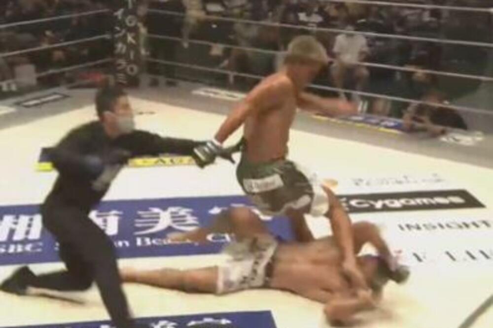 NAJPRLJAVIJI POTEZ 2022: Već je nokautirao rivala, ali mu nije bilo dosta... (VIDEO)