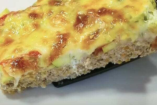 NAPRAVITE "LAŽNU PITU" SA TIKVICAMA I MESOM: Pred kraj PEČENJA dodajte OVO i topiće se U USTIMA (RECEPT)