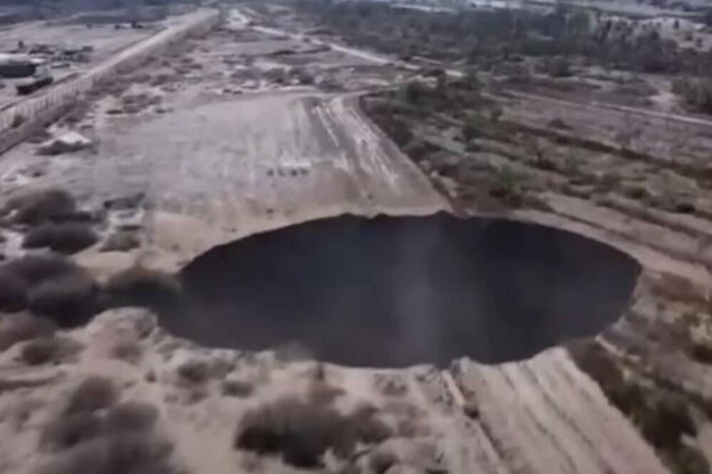OGROMNA RUPA SE OTVORILA BLIZU RUDNIKA: Stručnjaci u ČUDU, evo koliko je DUBOKA! (VIDEO)