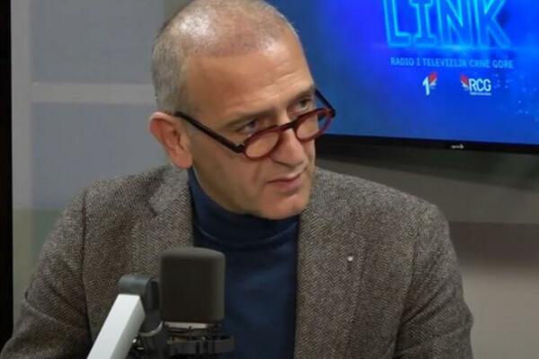 SMENJEN DIREKTOR AERODROMA CRNE GORE!