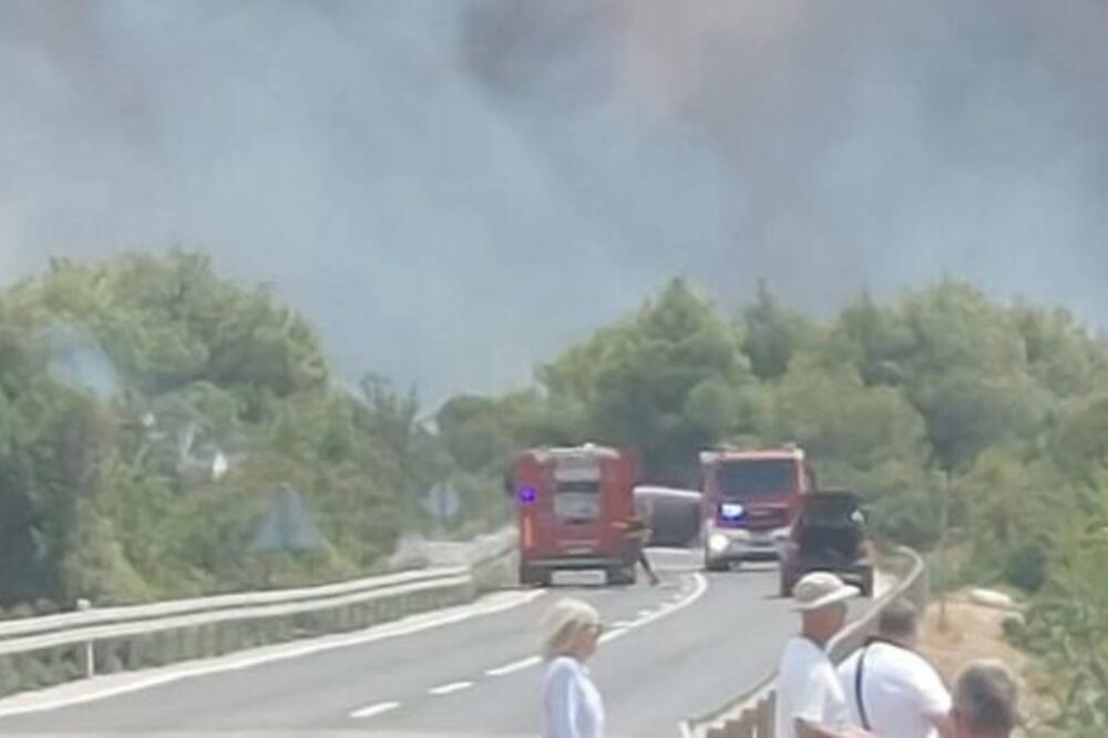 KAMION SE PRETVORIO U PRAH: Strašna nesreća kod Nove Varoši, POŽAR progutao vozilo! (FOTO)