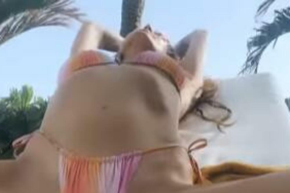 GDE SI TO POŠLA BEZ GAĆICA?! Ceo svet gledao u MEĐUNOŽJE MANEKENKE, AU BRALE (FOTO)