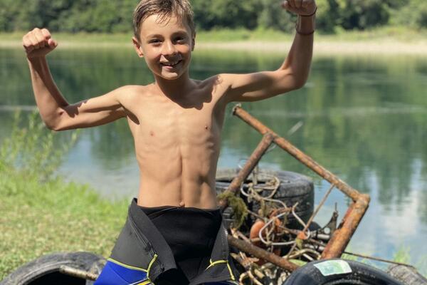 HRABRI VUKAŠIN (8) ZARONIO U LEDENU DRINU I POKAZAO KAKO SE VOLI SRBIJA:Učestvovao je u OVOJ PLEMINITOJ akciji FOTO