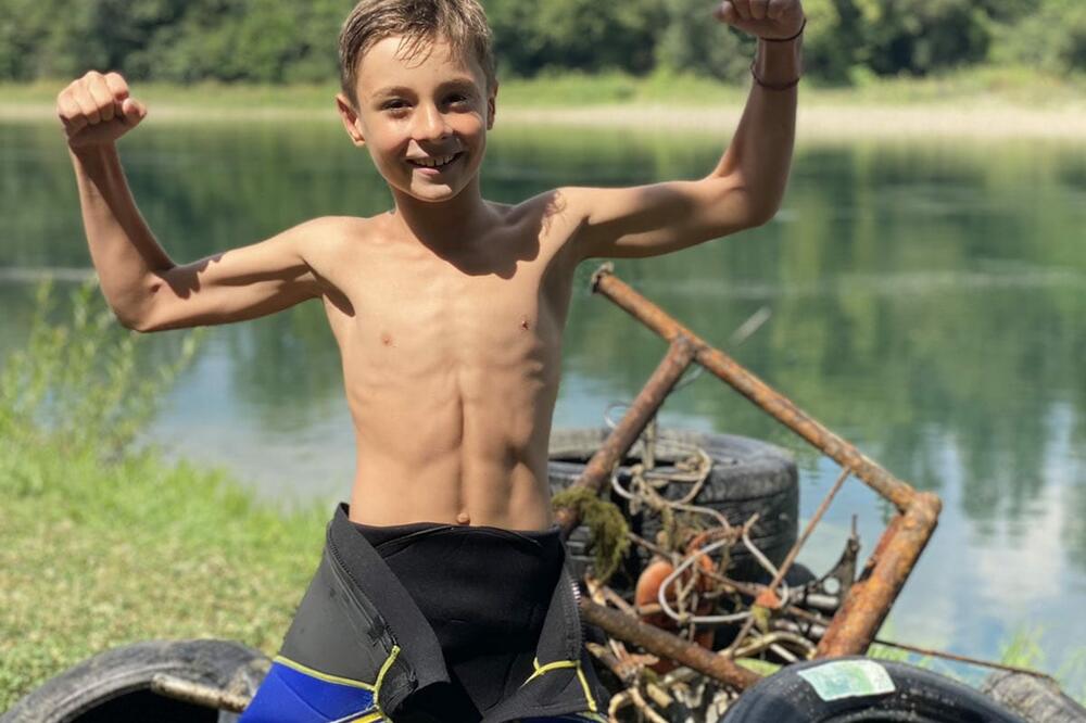 HRABRI VUKAŠIN (8) ZARONIO U LEDENU DRINU I POKAZAO KAKO SE VOLI SRBIJA:Učestvovao je u OVOJ PLEMINITOJ akciji FOTO