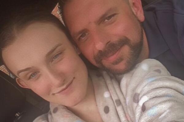 AUUU, MOŽE OTAC DA JOJ BUDE: Kada vidite koliko GODINA IMA NJEGOVA DEVOJKA, patosiraćete se!