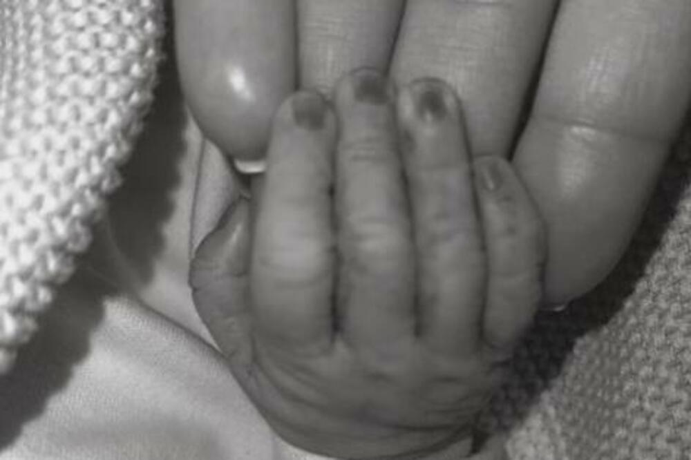 PRETEŠKE VESTI! BIVŠOJ UČESNICI VELIKOG BRATA PREMINULA BEBA!