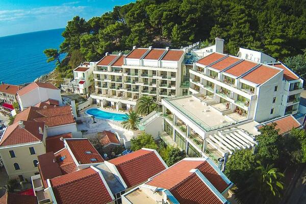 Letnja AKCIJA u Travelland-u: Dodatni popusti za najtraženije hotele u Crnoj Gori + Gratis smeštaj za decu