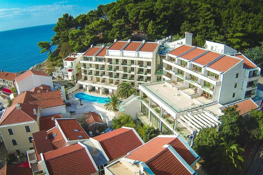 Letnja AKCIJA u Travelland-u: Dodatni popusti za najtraženije hotele u Crnoj Gori + Gratis smeštaj za decu