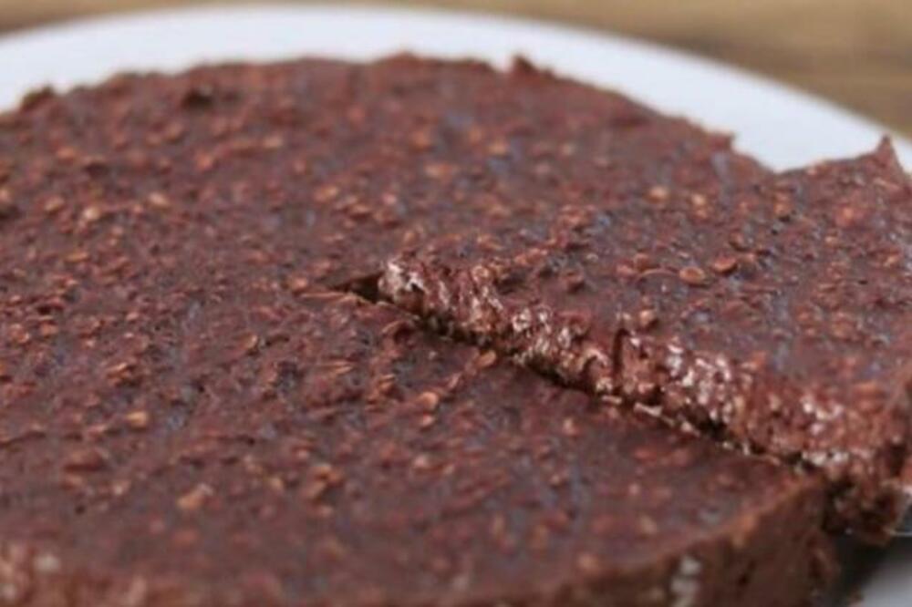 NAJBRŽA ČOKOLADNA TORTA IKAD: Pravi se iz dana u dan, NIKO JOJ NE ODOLEVA (VIDEO)