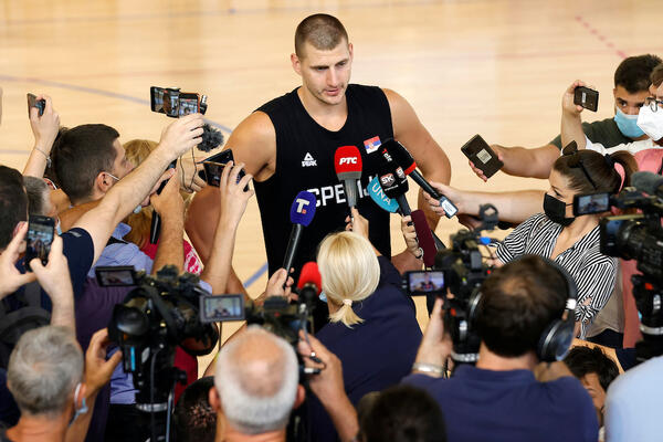 DA LI ĆE JOKIĆ UĆI U ISTORIJU SA TRI UZASTOPNE MVP NAGRADE? Objavljen panel, EVO KO JE ISPRED SRPSKOG KOŠARKAŠA!