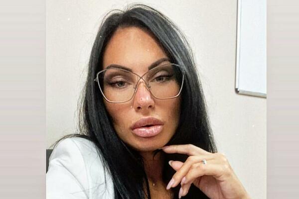 EVO KOLIKO GODINA IMA POSLANICA STAŠA O KOJOJ BRUJI NACIJA! Nema teoretske šanse da pogodite! (FOTO)