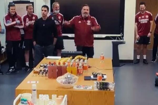 KLUPSKI FOTOGRAF ODRŽAO GOVOR! Igrači prvo zanemeli a onda im se vratio duh, ČUDOTVORAC (VIDEO)