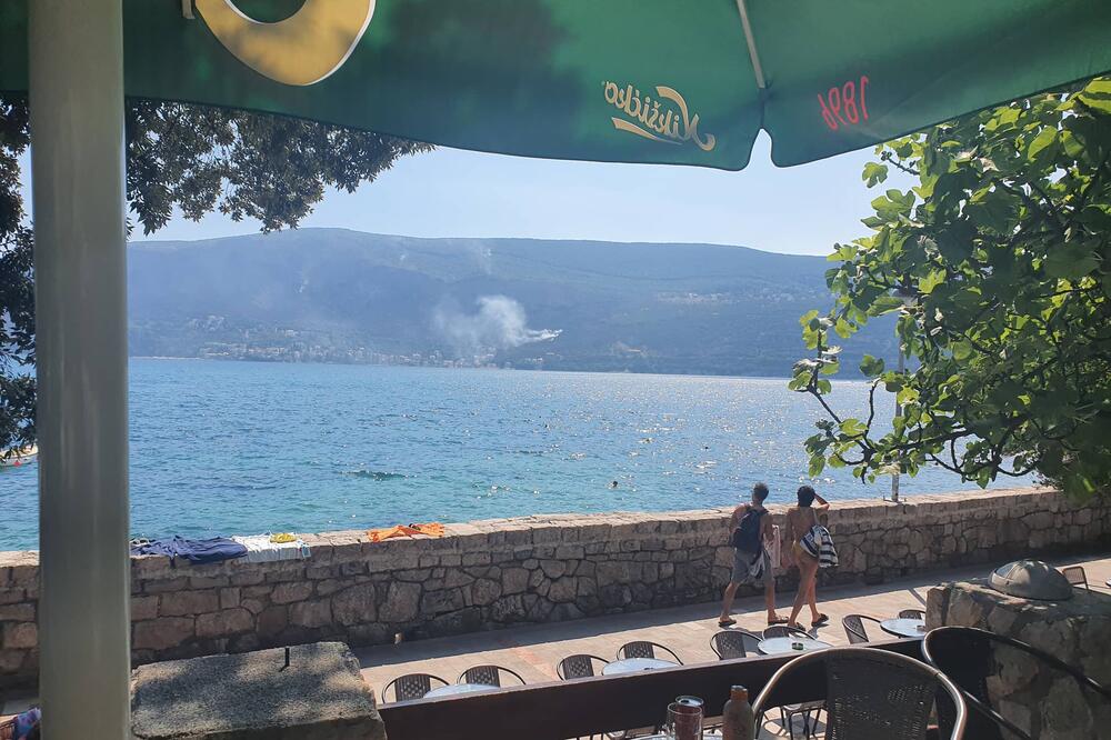 "BRAĆA CRNOGORCI OPET DOMINIRAJU": Fotka obišla REGION, zbog NATPISA se svi VALJAJU OD SMEHA, živeće ovaj NAROD