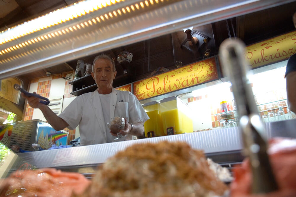 GDE JE NAJBOLJI SLADOLED U SUBOTICI? Stogodišnja tradicija uz originalni recept garancija dobrog kvaliteta! (VIDEO)