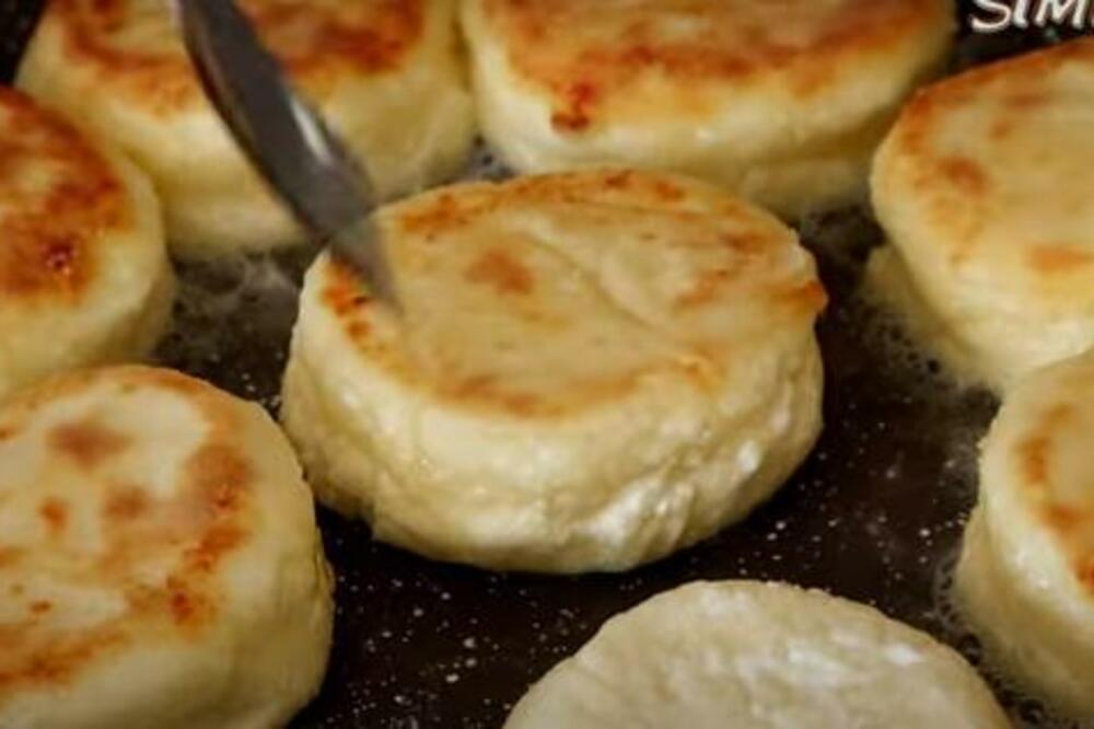 POLUDEĆETE ZA NJIMA, isprobajte originalan recept za MINI-PALAČINKE sa sirom! (RECEPT+VIDEO)