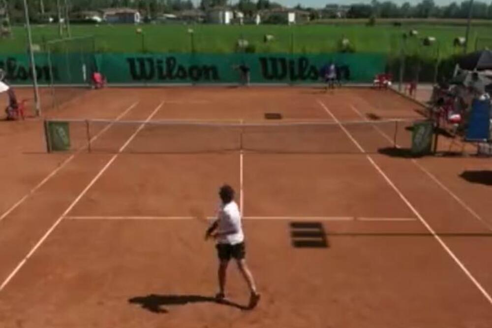 NEVIĐENI SKANDAL U SVETU TENISA! Igrač potpuno izgubio živce, malo je falilo da padne krv! (VIDEO)