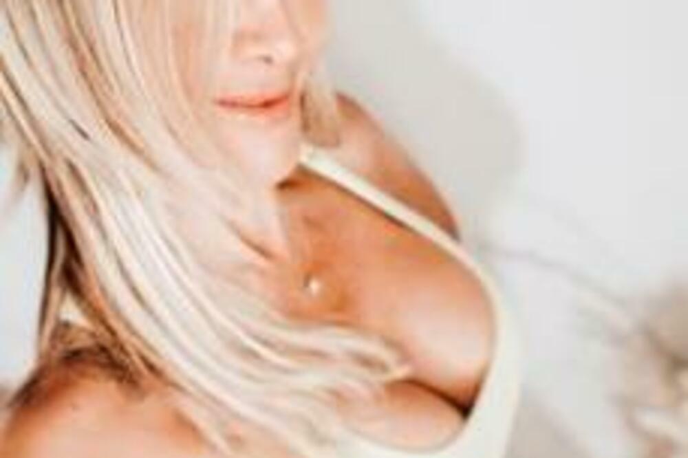 VODITELJKA POZNATE EMISIJE PRIZNALA DA PRUŽA SE*SUALNE USLUGE: Evo i KOME, ovo je najveći šok na JAVNOJ SCENI!