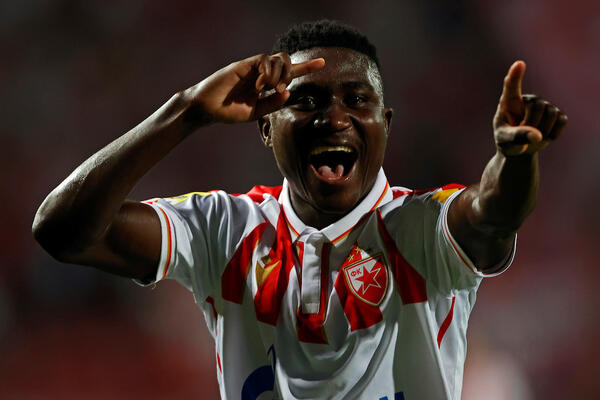 KINGS KANGVA POKAZAO NOVOM POJAČANJU ZVEZDE KAKO SE TO RADI: Kraso se nije dobro proveo